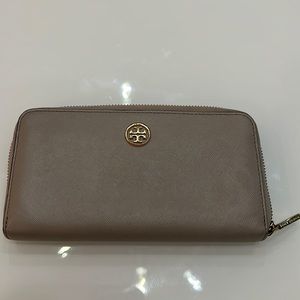 Tory Burch Leather  Zip Wallet